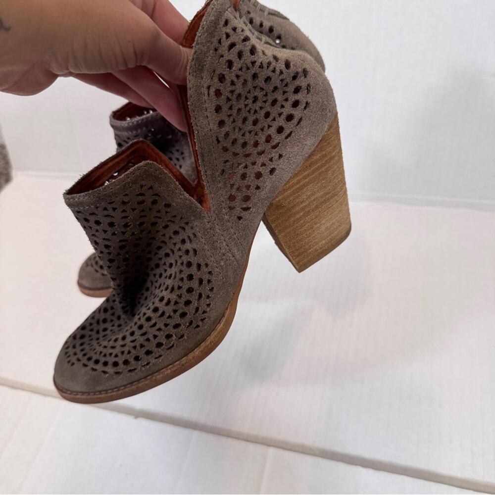 Jeffrey Campbell Brown Laser Cut Stacked Wood Ankle Boots Womens 9 Booties Fall - Picture 8 of 13